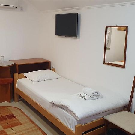 Rooms Gat Subotica Esterno foto