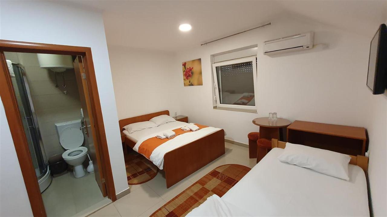 Rooms Gat Subotica Esterno foto