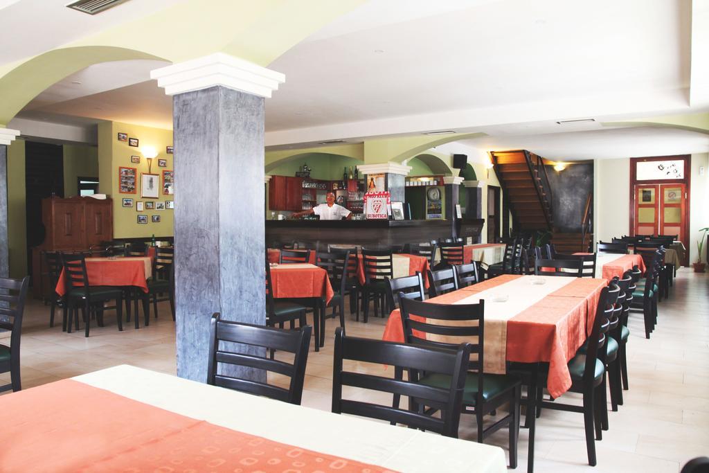 Rooms Gat Subotica Esterno foto