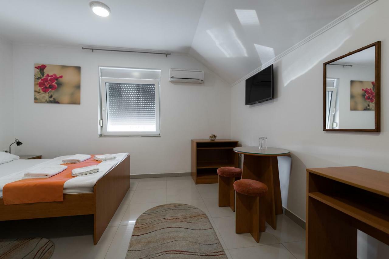 Rooms Gat Subotica Esterno foto