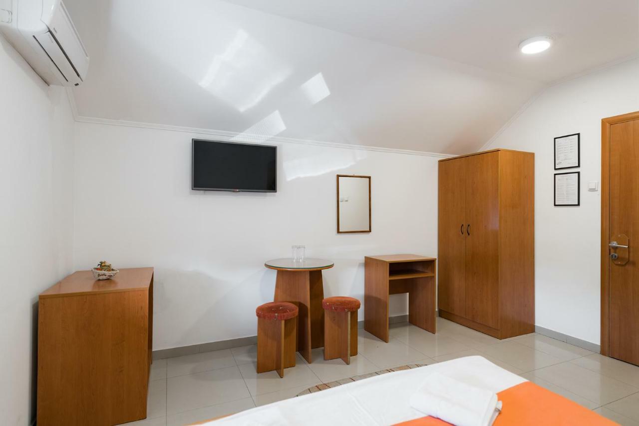 Rooms Gat Subotica Esterno foto