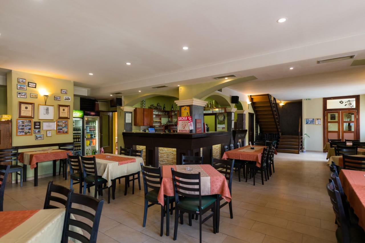 Rooms Gat Subotica Esterno foto