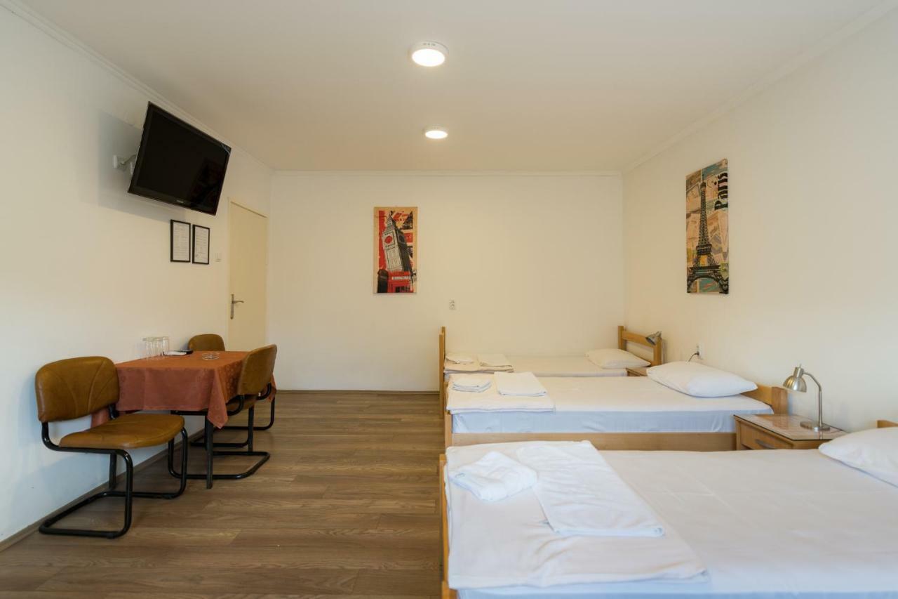 Rooms Gat Subotica Esterno foto